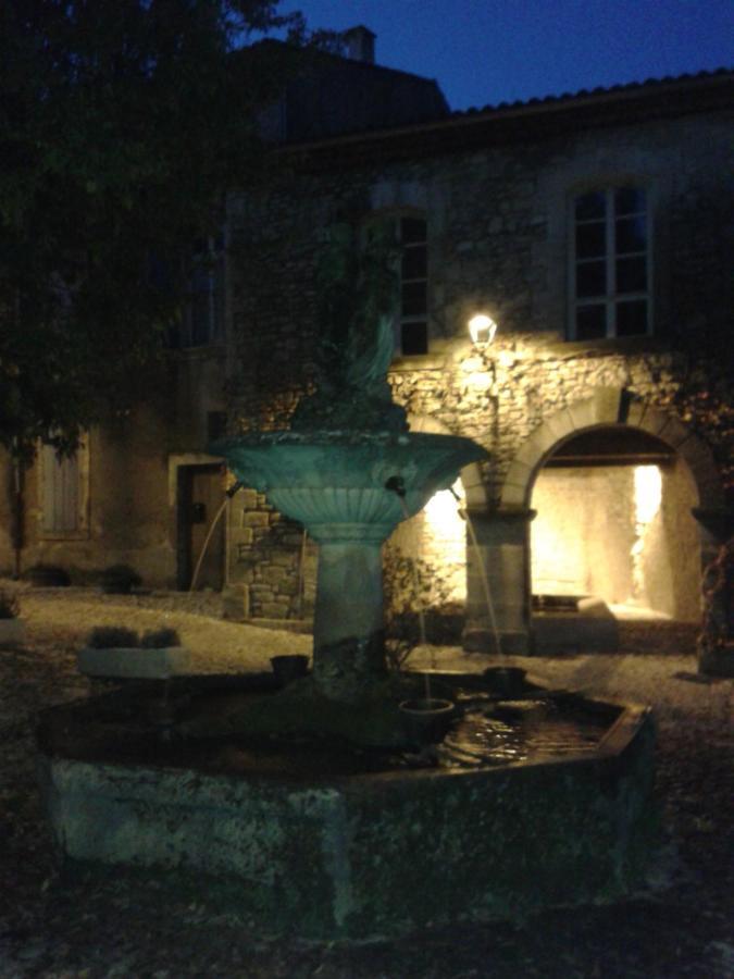 À l'étape des jeunes randonneurs Saignon Extérieur photo